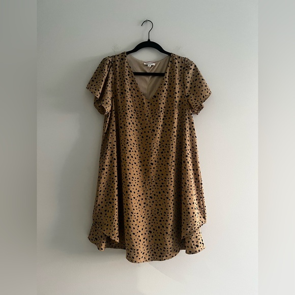 ANDREE BY UNIT Dresses & Skirts - Andrée by Unit Speckled V Neck Shift Dress Medium Lined Puff Sleeve